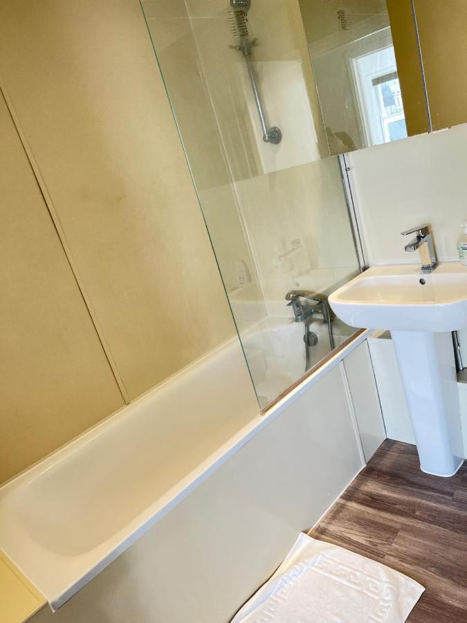 Entire Two Double Bedrooms Flat With River Yare View H6 غريت يورماوث المظهر الخارجي الصورة